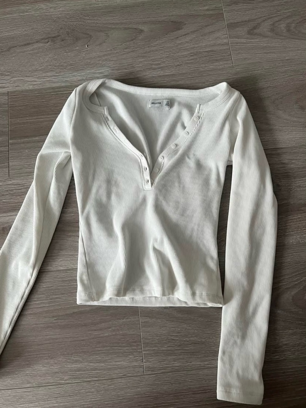 HOLLISTER Long Sleeve Ribbed Henley Top in Cream